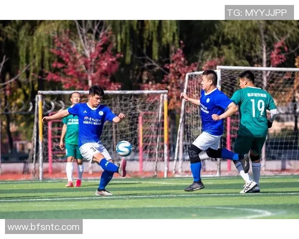 香港足球明星在贵州激情献技展现足球魅力与地方文化交融的精彩演出